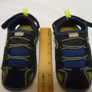 Cute little Boys size 8 OshKosh B'gosh Sandals shoes Nice 👦